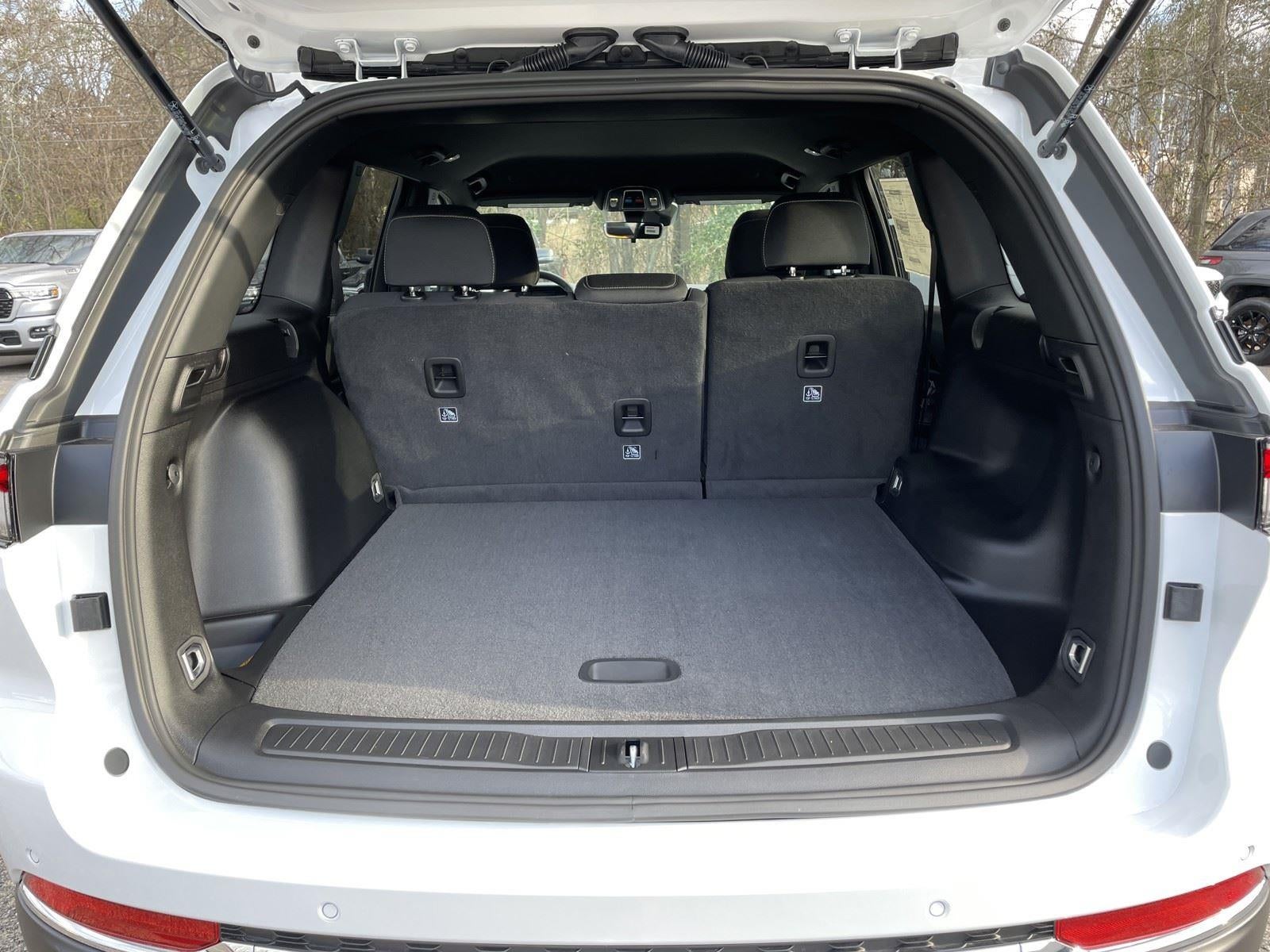 2025 Jeep Grand Cherokee GRAND CHEROKEE LAREDO 4X2