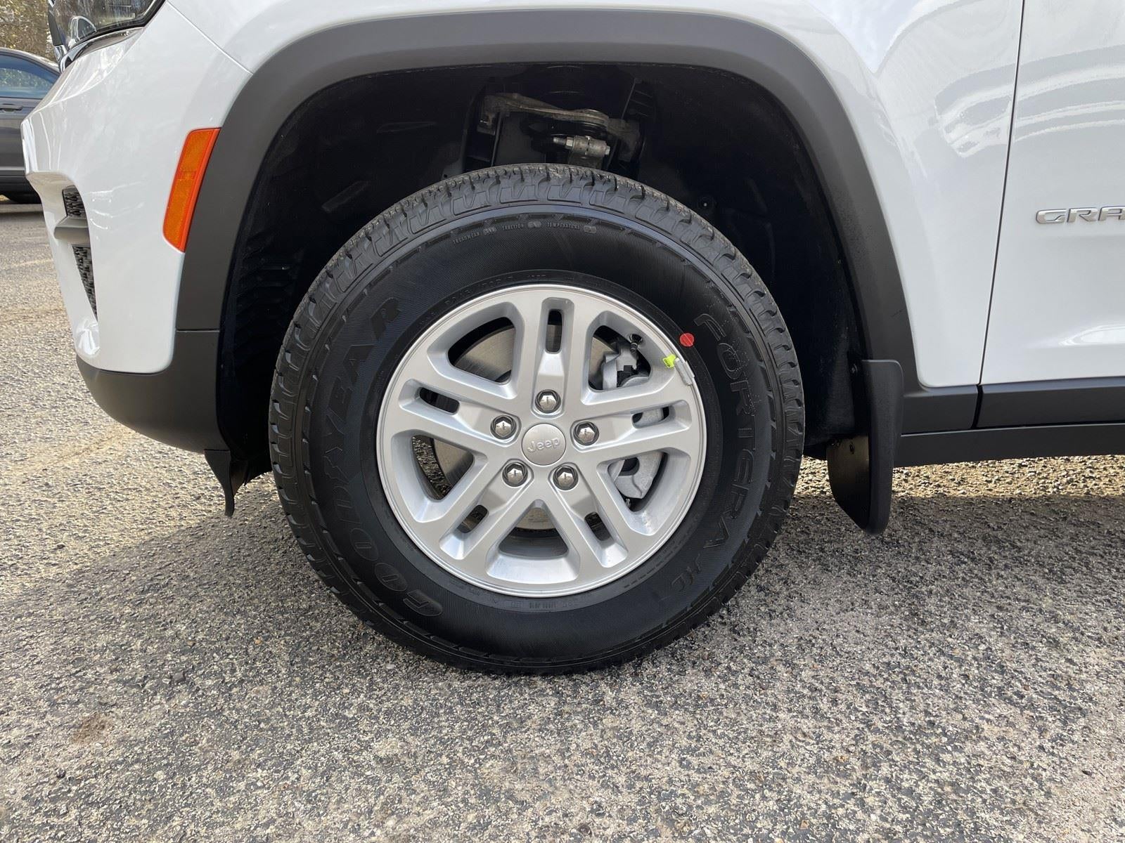 2025 Jeep Grand Cherokee GRAND CHEROKEE LAREDO 4X2