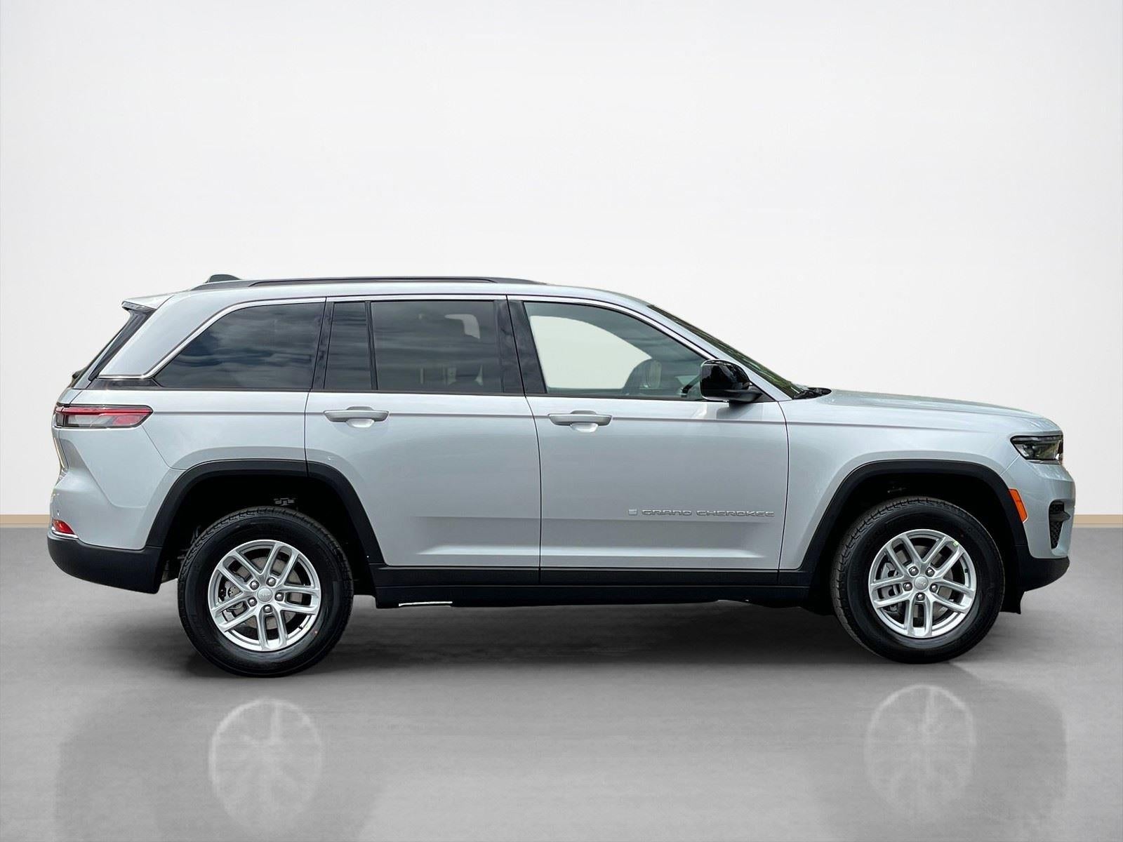 2026 Jeep Grand Cherokee GRAND CHEROKEE LAREDO 4X2