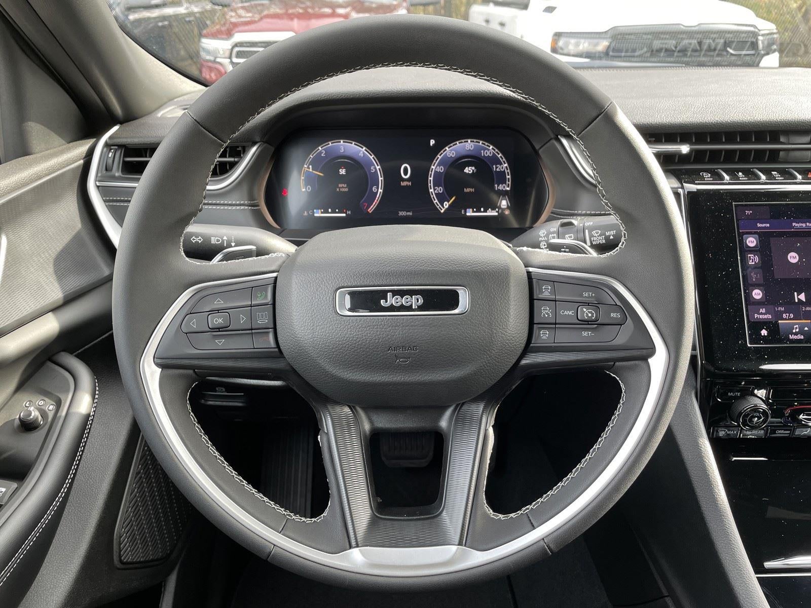 2025 Jeep Grand Cherokee GRAND CHEROKEE L LAREDO X 4X2