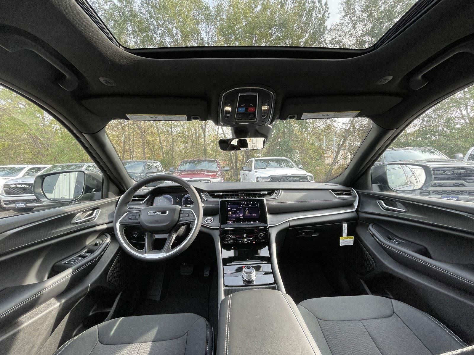 2025 Jeep Grand Cherokee GRAND CHEROKEE L LAREDO X 4X2