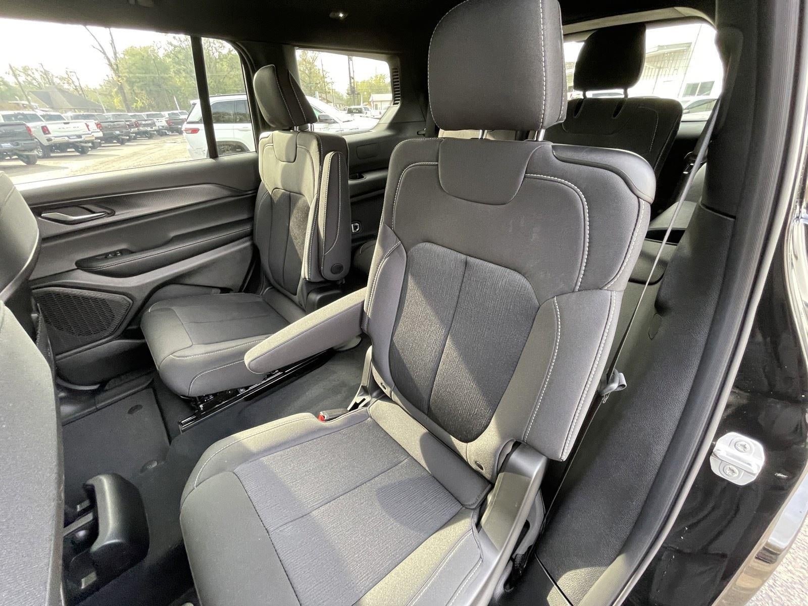 2025 Jeep Grand Cherokee GRAND CHEROKEE L LAREDO X 4X2