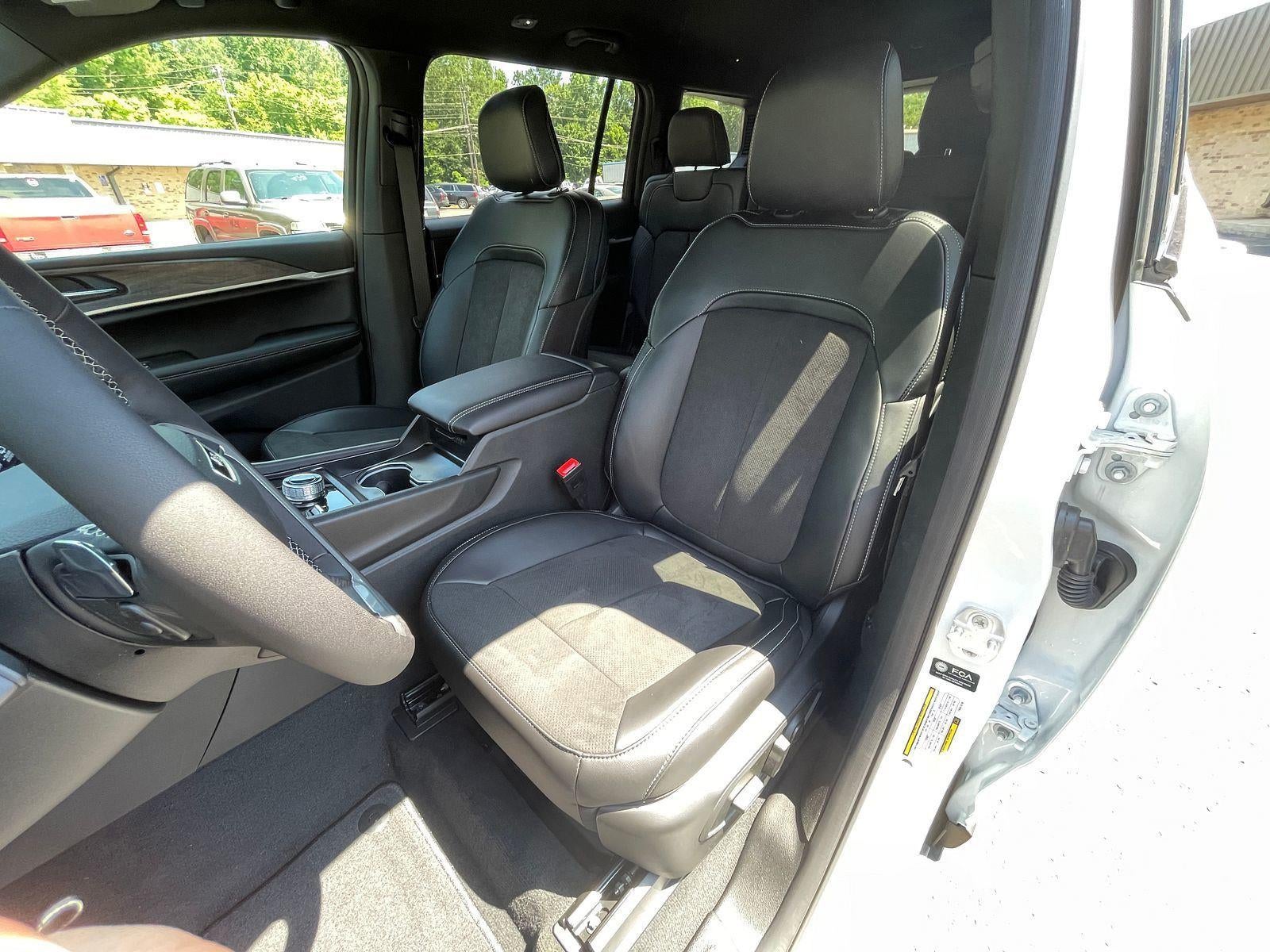 2026 Jeep Grand Cherokee GRAND CHEROKEE L LAREDO ALTITUDE 4X4
