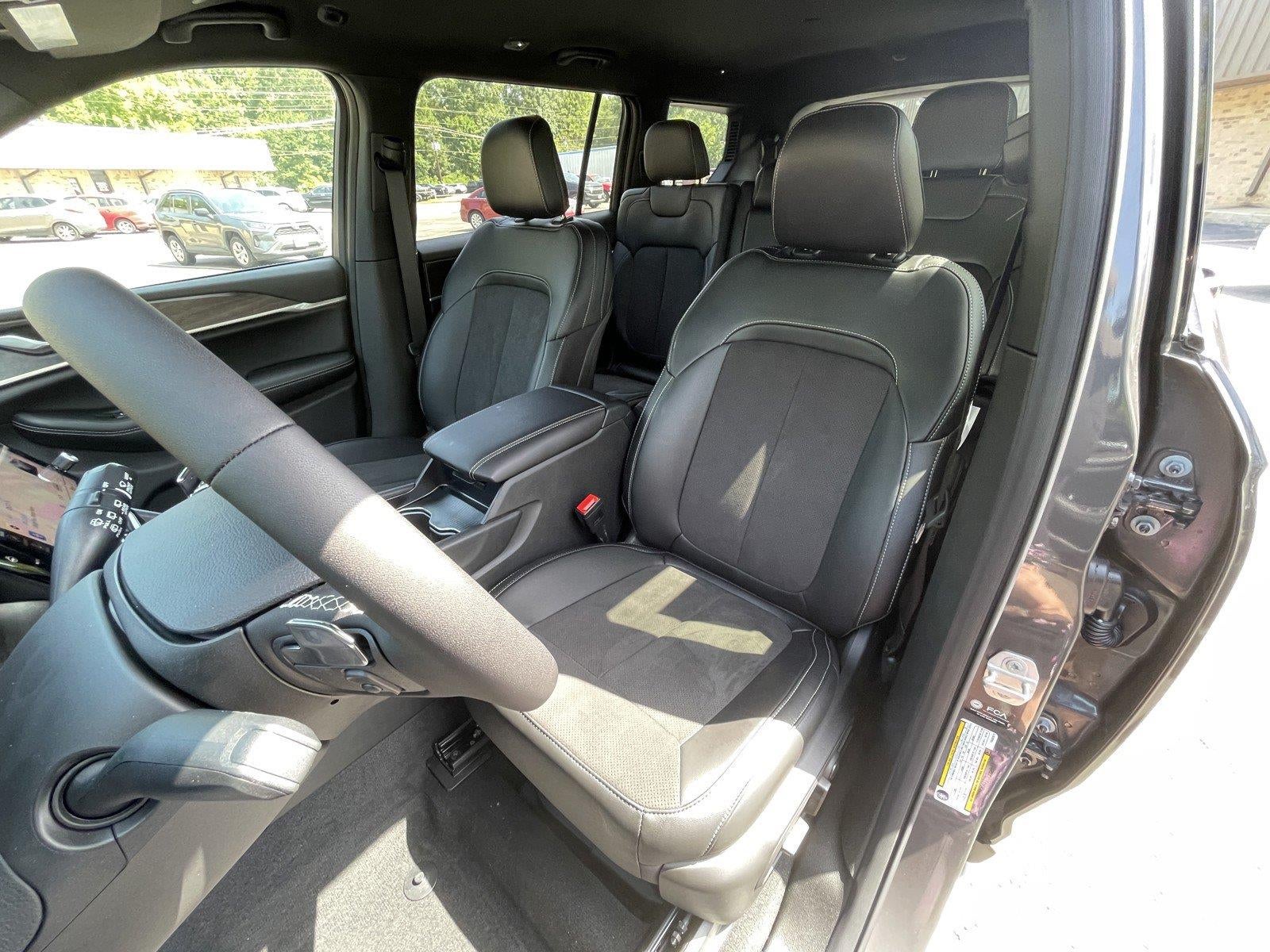 2026 Jeep Grand Cherokee GRAND CHEROKEE L LAREDO ALTITUDE 4X4