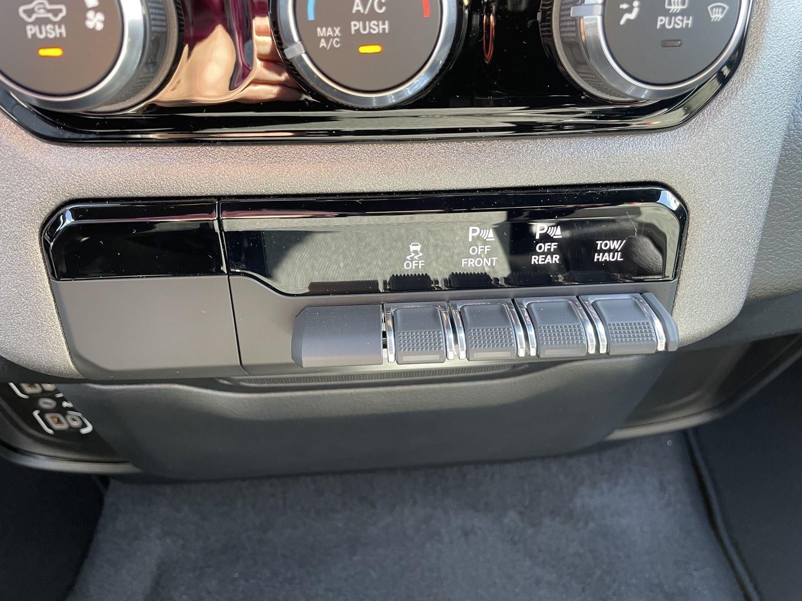 2025 RAM Ram 1500 RAM 1500 TRADESMAN CREW CAB 4X2 5'7' BOX