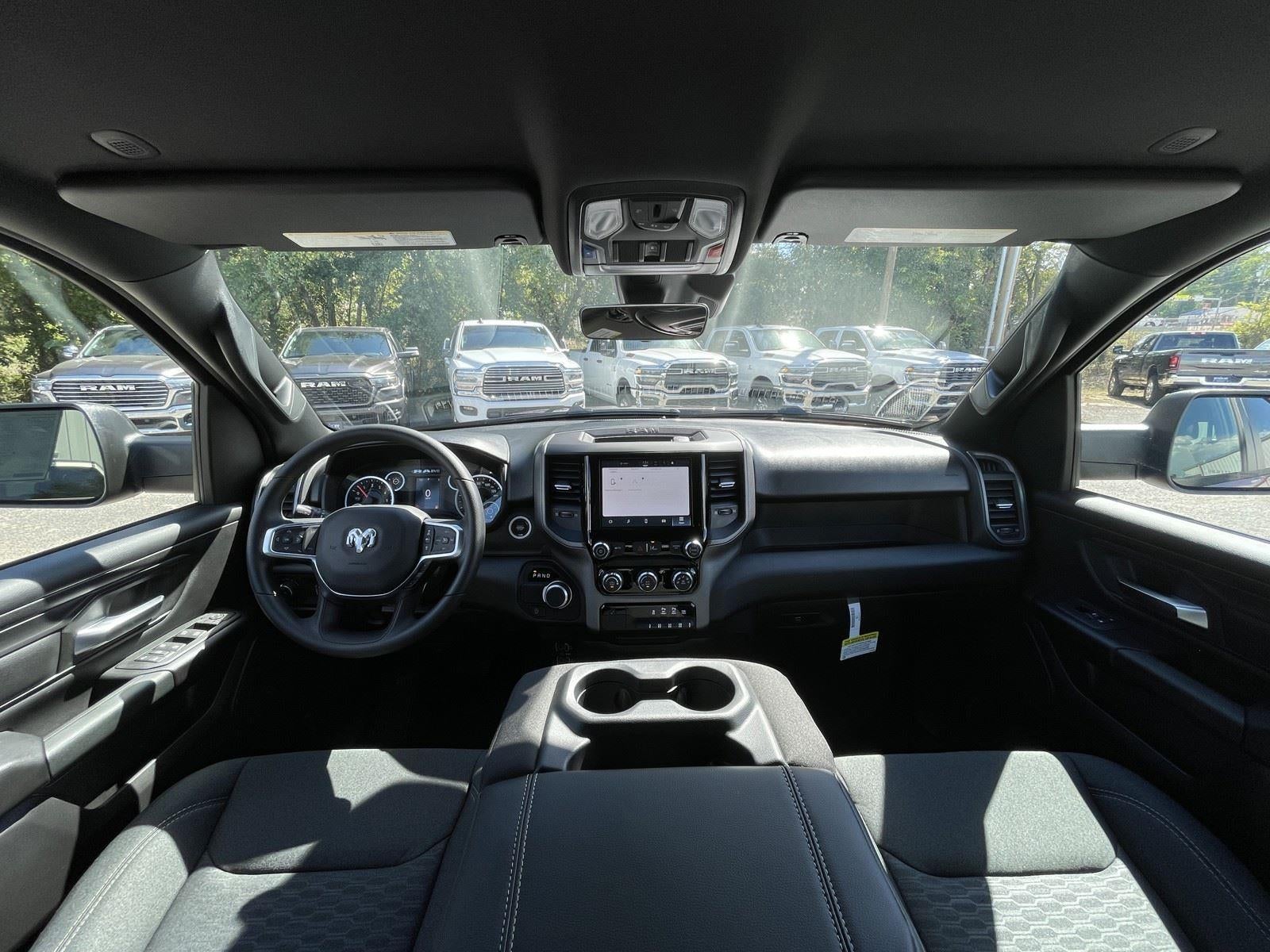 2025 RAM Ram 1500 RAM 1500 TRADESMAN CREW CAB 4X2 5'7' BOX