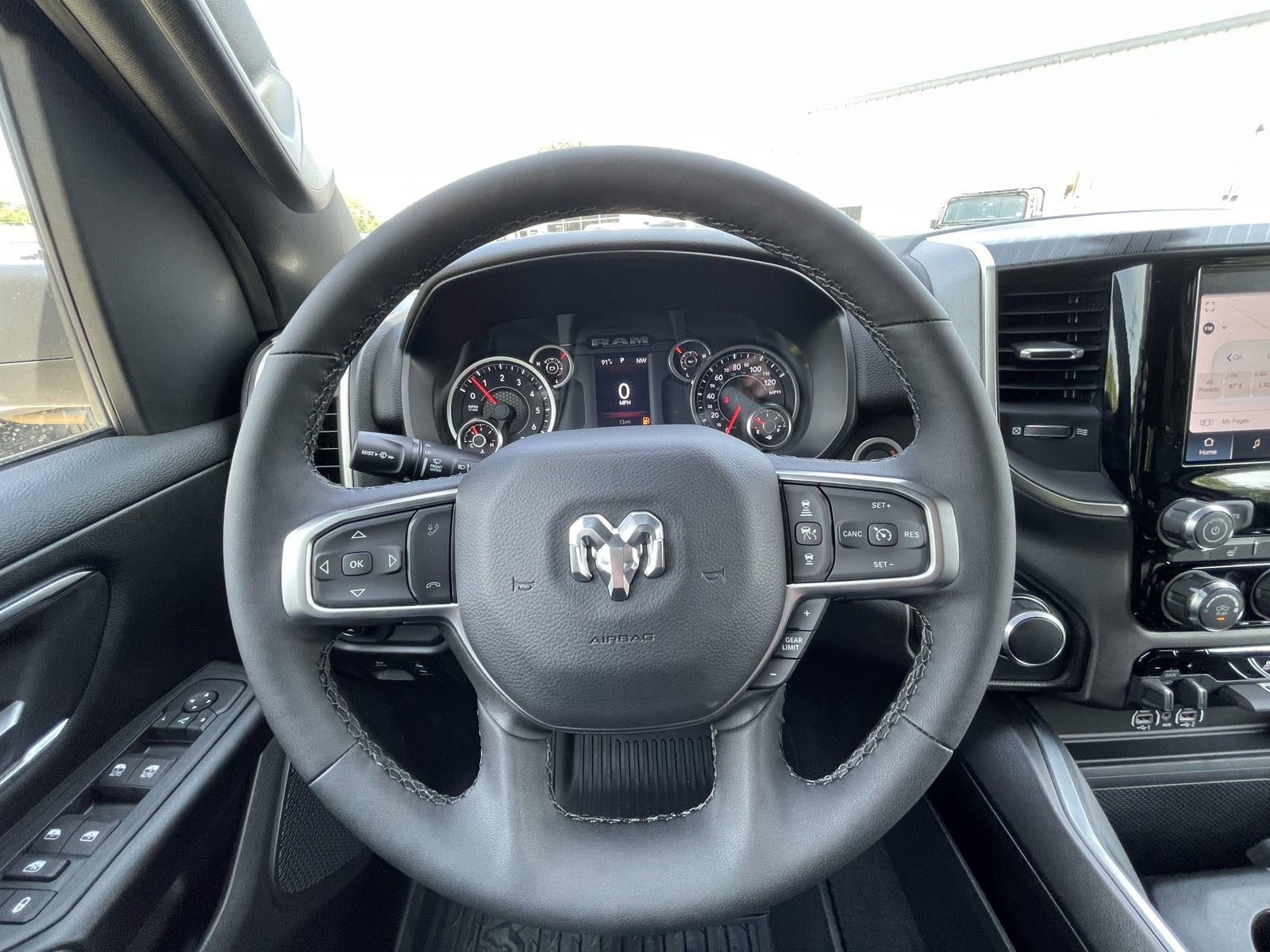 2025 RAM Ram 1500 RAM 1500 LONE STAR CREW CAB 4X4 5'7' BOX