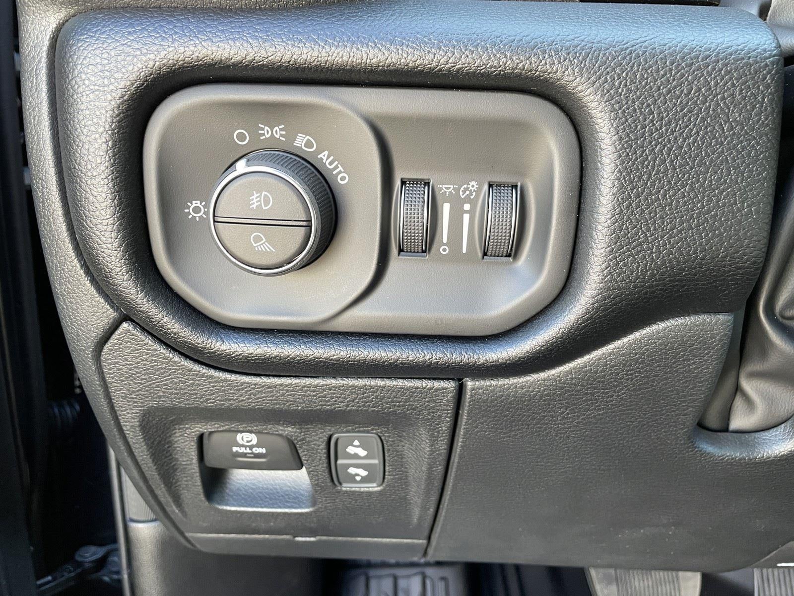 2026 RAM Ram 1500 RAM 1500 LONE STAR CREW CAB 4X4 5'7' BOX