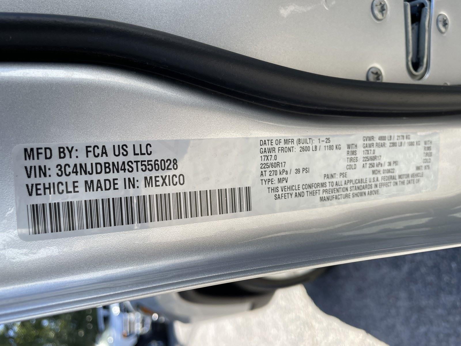 2025 Jeep Compass COMPASS LATITUDE 4X4