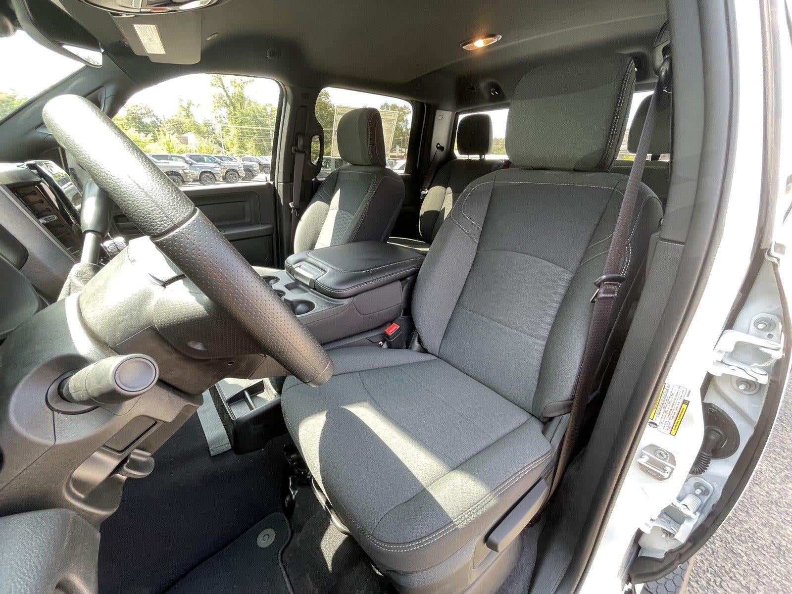 2027 RAM Ram 3500 RAM 3500 TRADESMAN CREW CAB 4X4 8' BOX