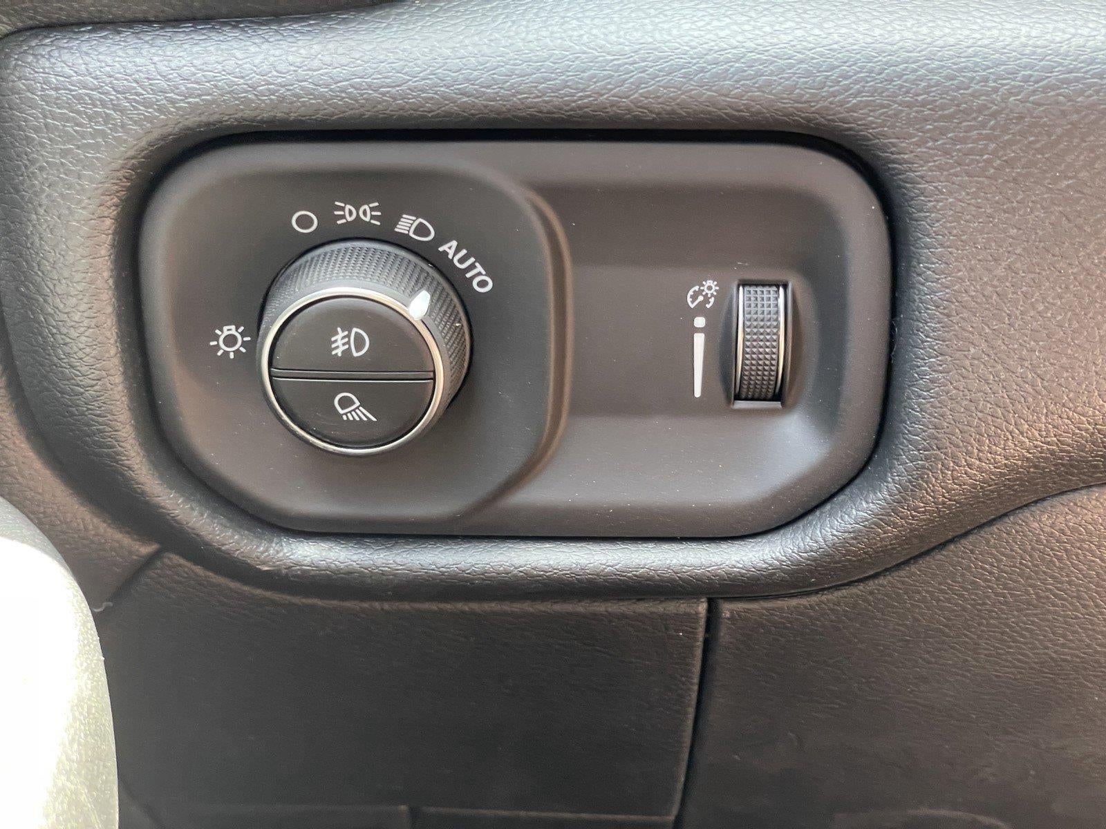 2027 RAM Ram 3500 RAM 3500 TRADESMAN CREW CAB 4X4 8' BOX
