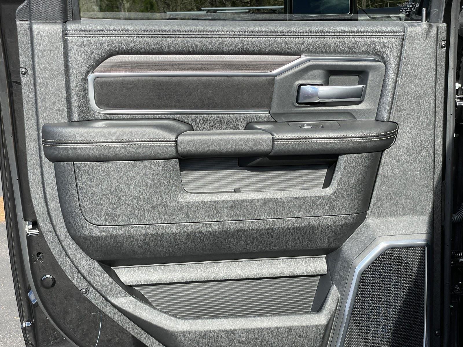 2026 RAM Ram 3500 RAM 3500 LARAMIE CREW CAB 4X4 8' BOX