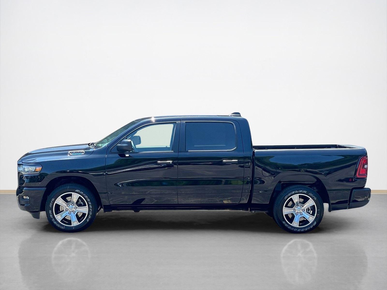 2026 RAM Ram 1500 RAM 1500 EXPRESS CREW CAB 4X2 5'7' BOX