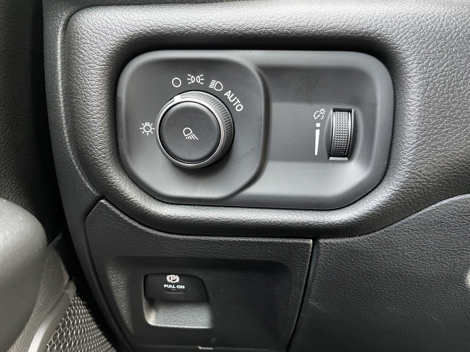 2025 RAM Ram 1500 RAM 1500 TRADESMAN CREW CAB 4X2 5'7' BOX