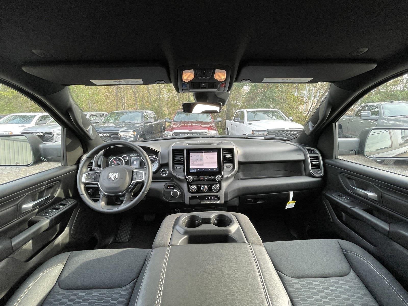 2025 RAM Ram 1500 RAM 1500 TRADESMAN CREW CAB 4X2 5'7' BOX