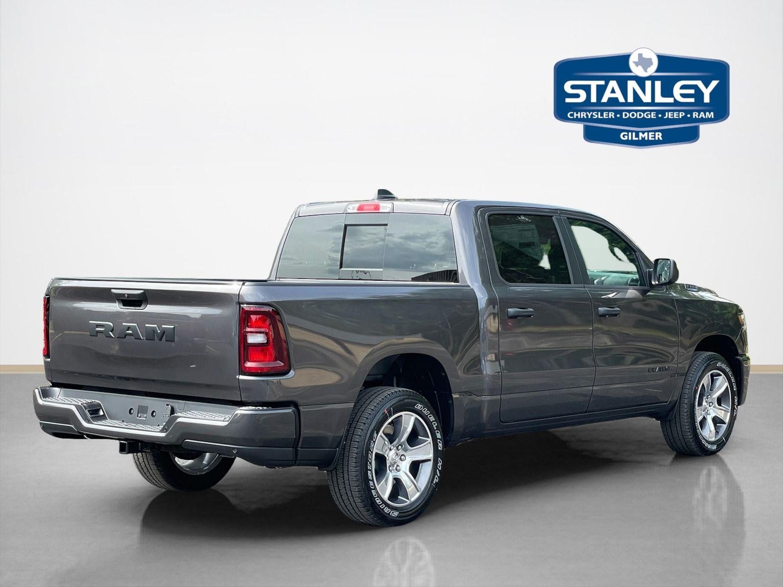 2026 RAM Ram 1500 RAM 1500 EXPRESS CREW CAB 4X2 5'7' BOX