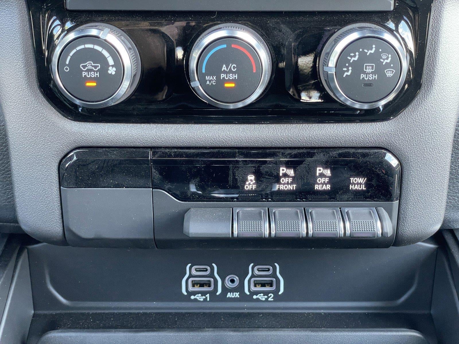 2026 RAM 1500 RAM 1500 EXPRESS CREW CAB 4X4 5'7' BOX