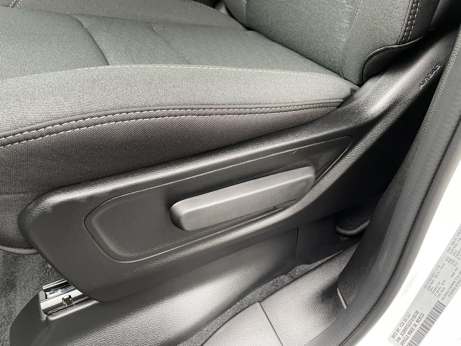 2026 RAM Ram 1500 RAM 1500 TRADESMAN CREW CAB 4X4 5'7' BOX