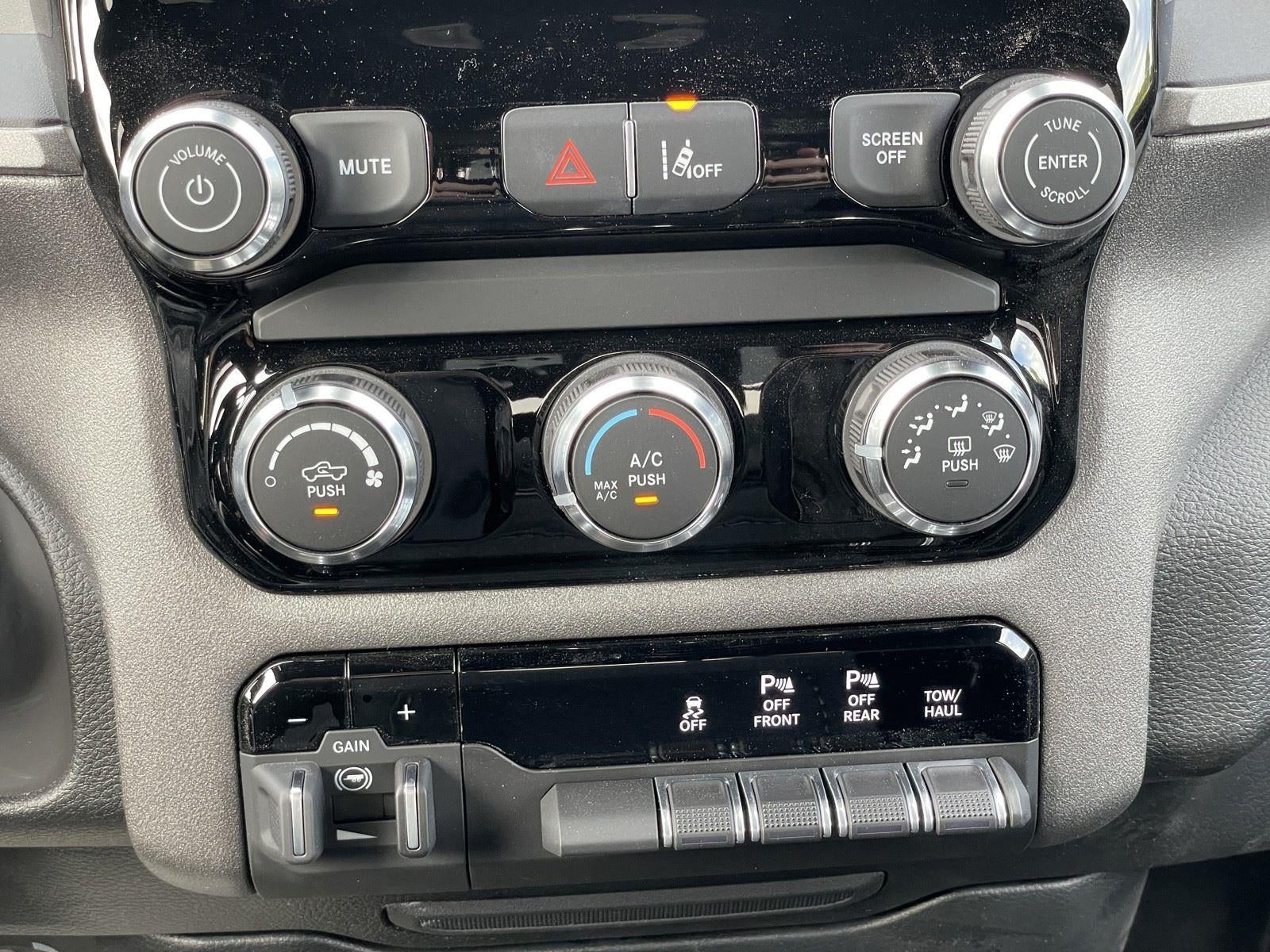 2026 RAM Ram 1500 RAM 1500 TRADESMAN CREW CAB 4X4 5'7' BOX