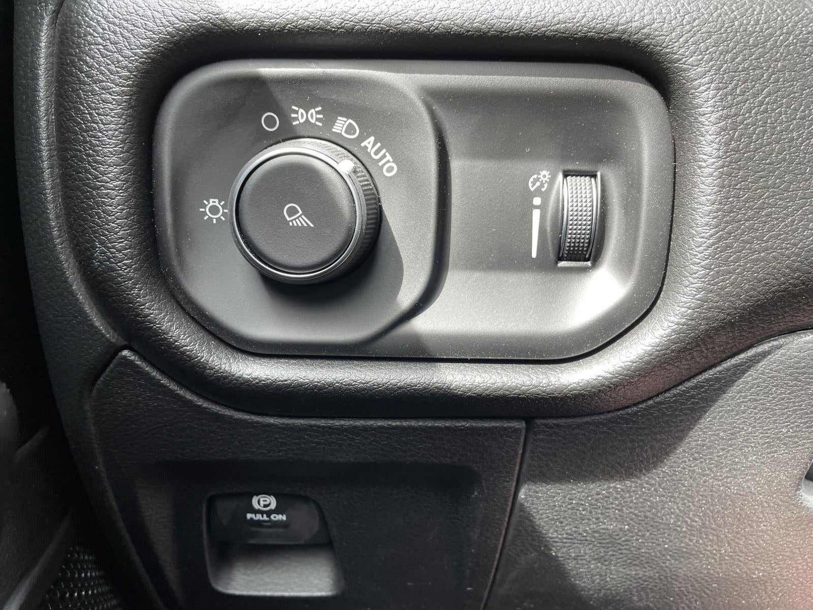 2026 RAM Ram 1500 RAM 1500 TRADESMAN CREW CAB 4X4 5'7' BOX