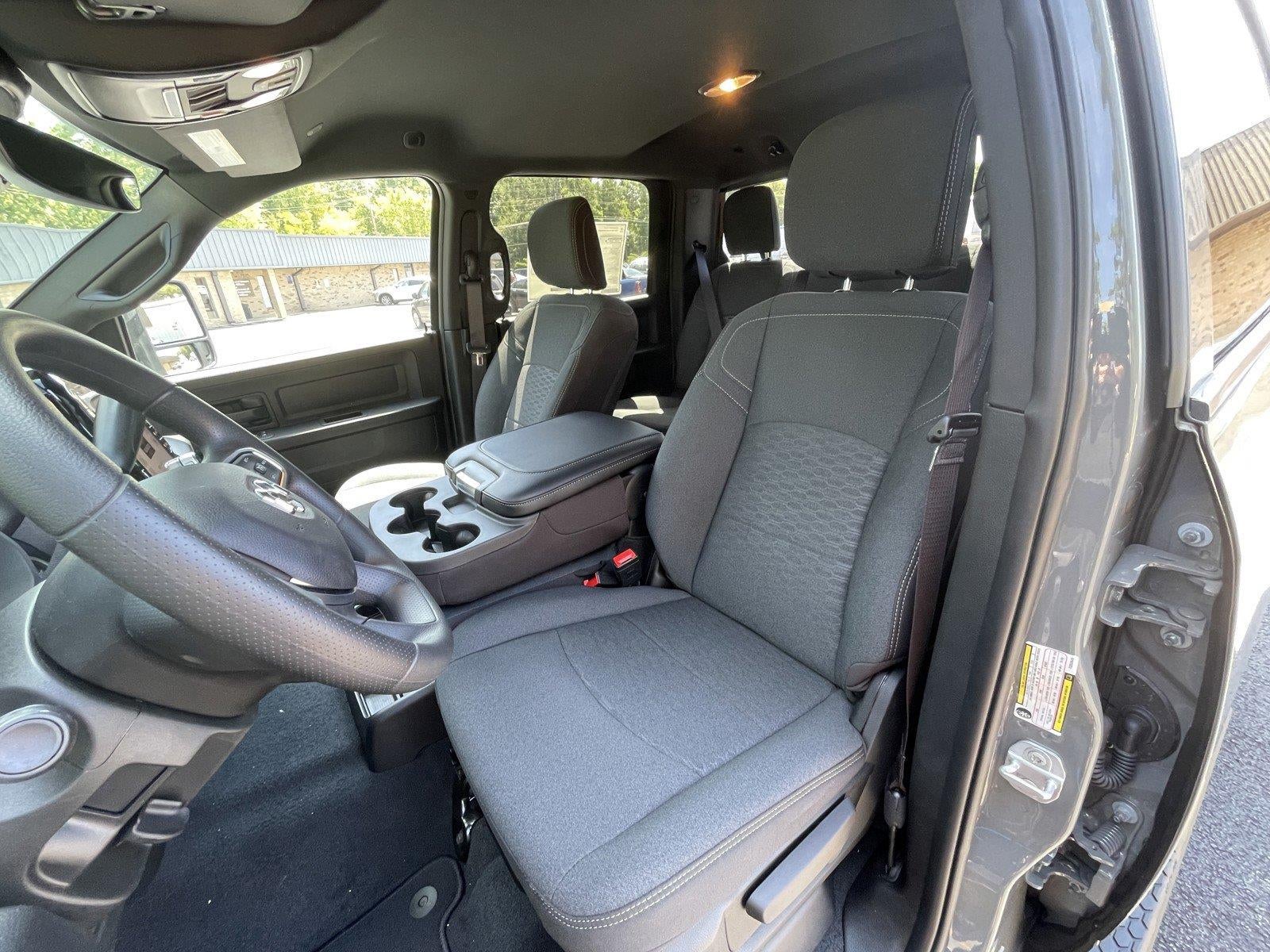 2026 RAM 2500 RAM 2500 BLACK EXPRESS CREW CAB 4X4 6'4' BOX