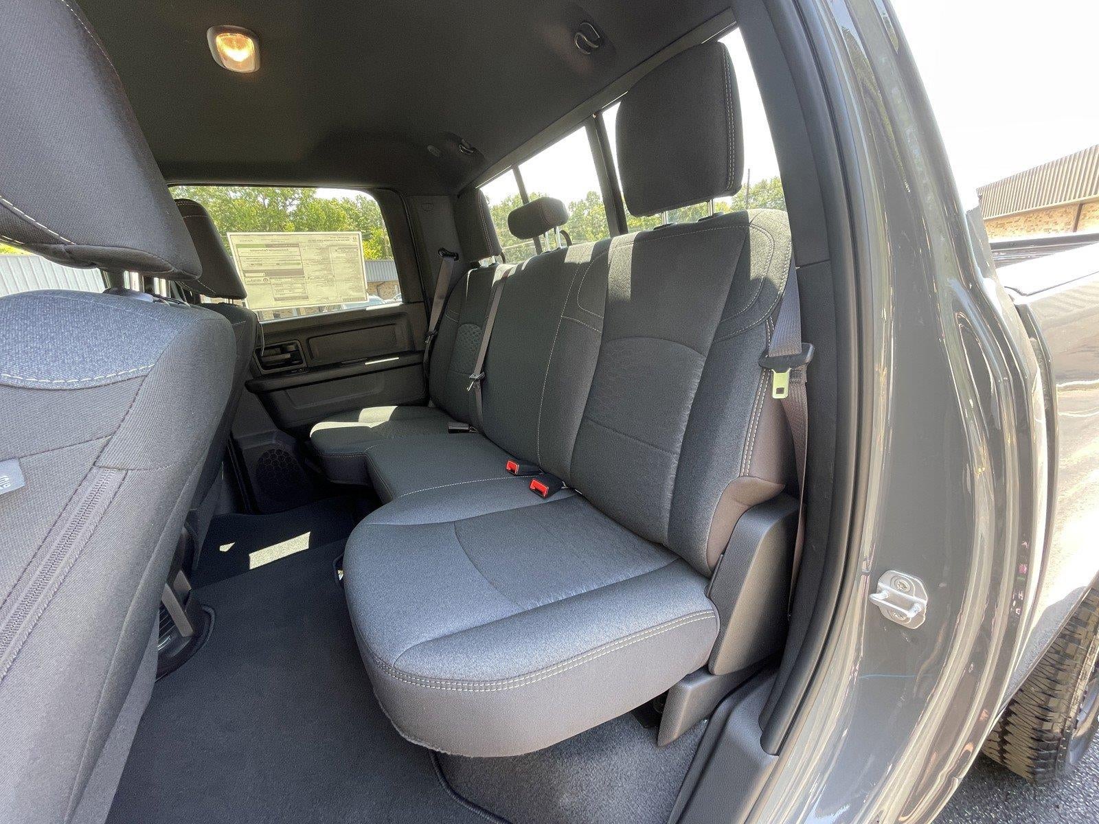 2026 RAM 2500 RAM 2500 BLACK EXPRESS CREW CAB 4X4 6'4' BOX