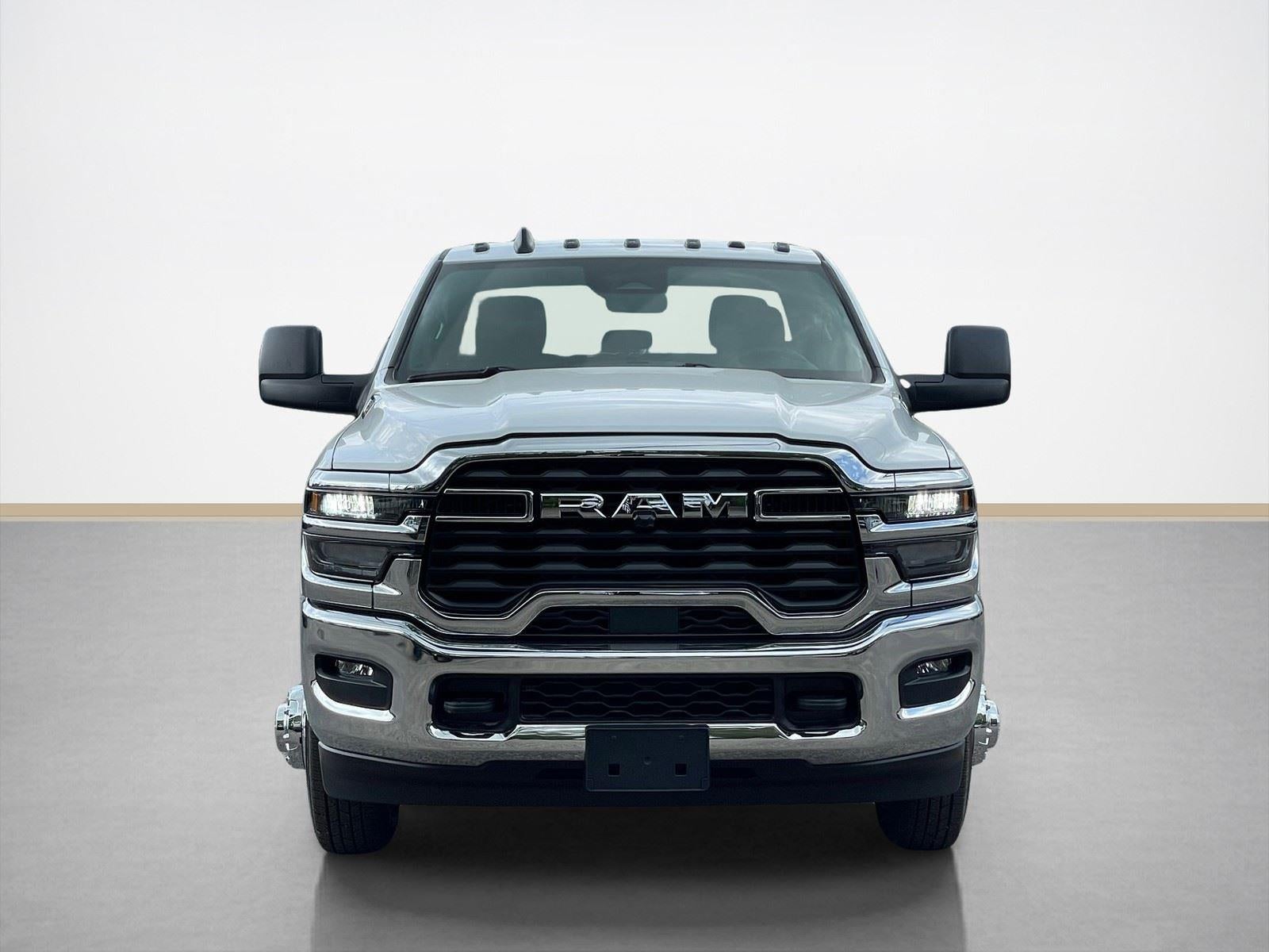 2026 RAM Ram 3500 Chassis Cab RAM 3500 TRADESMAN CREW CAB CHASSIS 4X4 60' CA