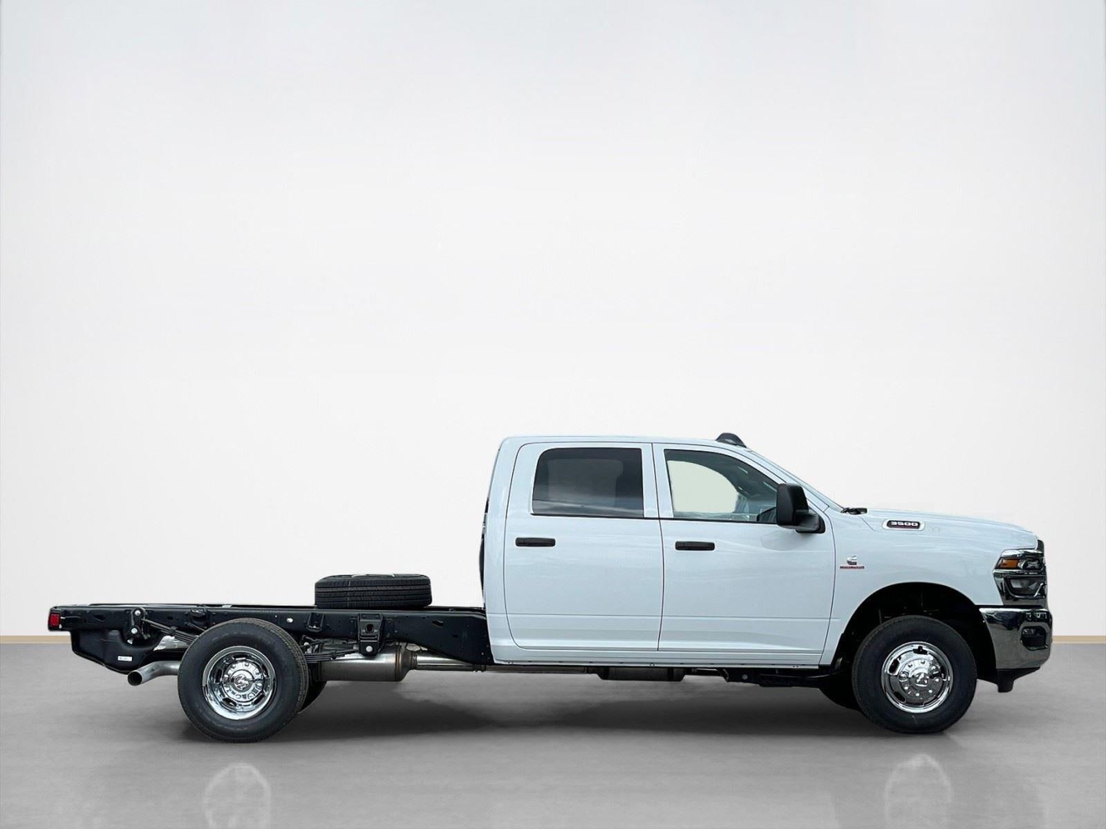 2026 RAM Ram 3500 Chassis Cab RAM 3500 TRADESMAN CREW CAB CHASSIS 4X4 60' CA