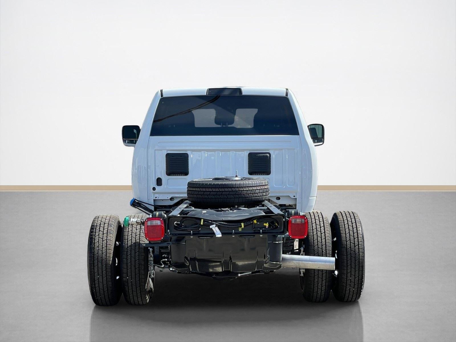 2026 RAM Ram 3500 Chassis Cab RAM 3500 TRADESMAN CREW CAB CHASSIS 4X4 60' CA