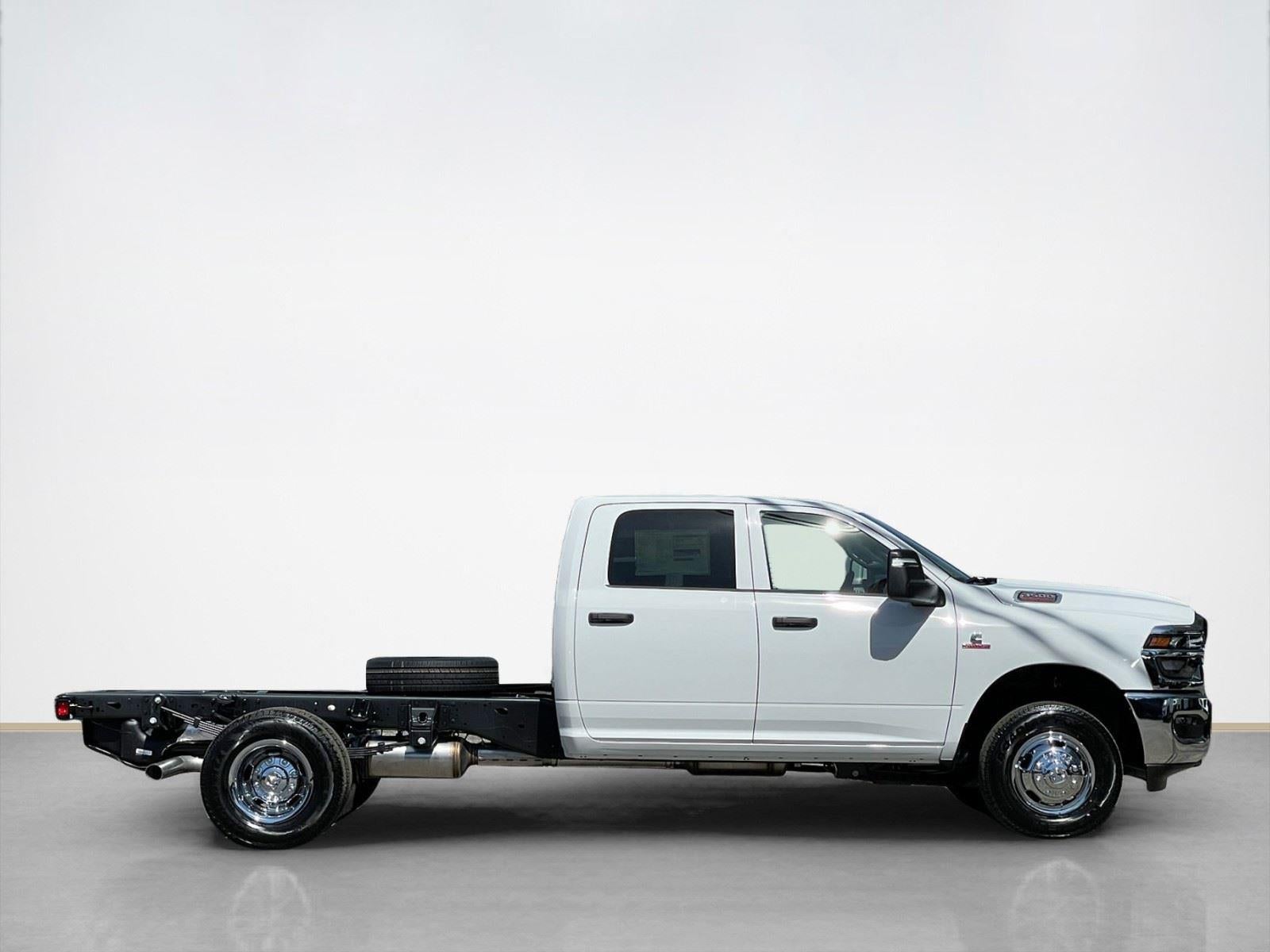 2026 RAM Ram 3500 Chassis Cab RAM 3500 TRADESMAN CREW CAB CHASSIS 4X4 60' CA