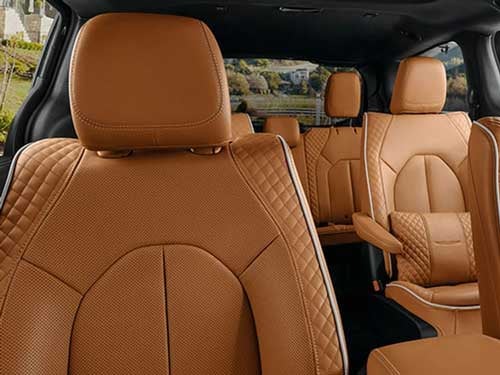 2023 Chrysler Pacifica interior view of middle and back seats 